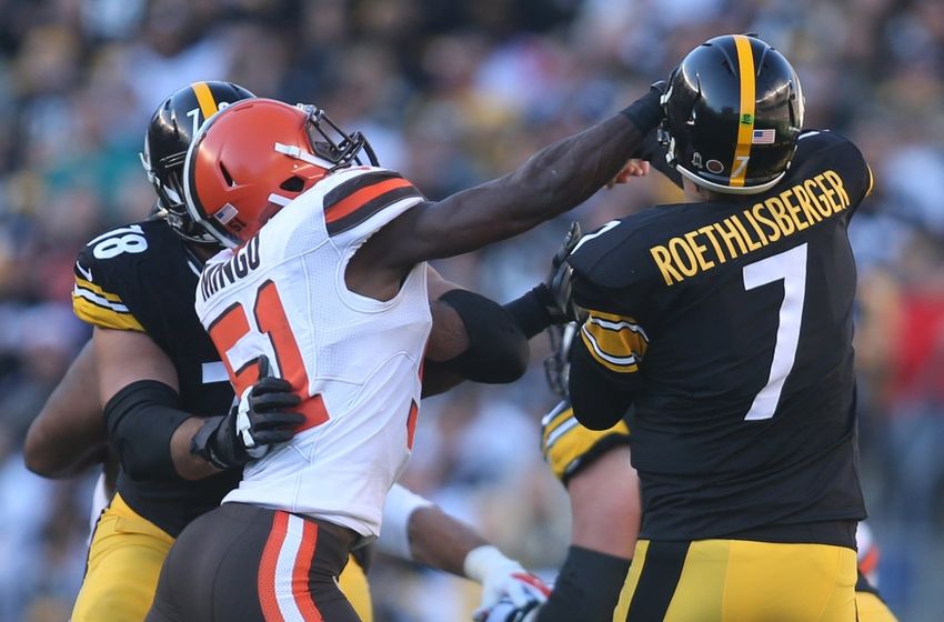 Barkevious Mingo Punches Greydick Rapeysburger in the gob Charles LeClaire-USA TODAY Sports